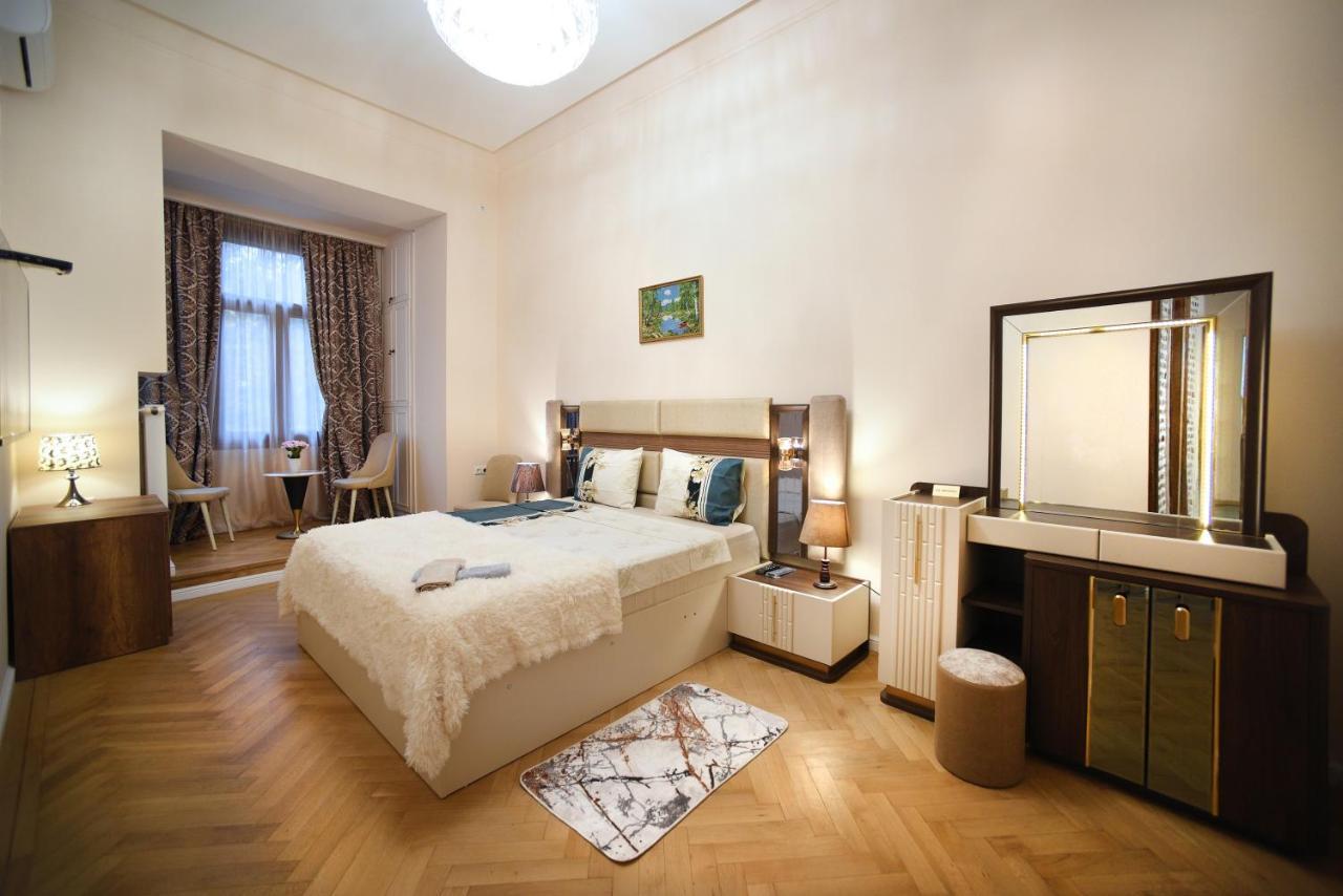 City Lux Hotel Tbilisi Bagian luar foto