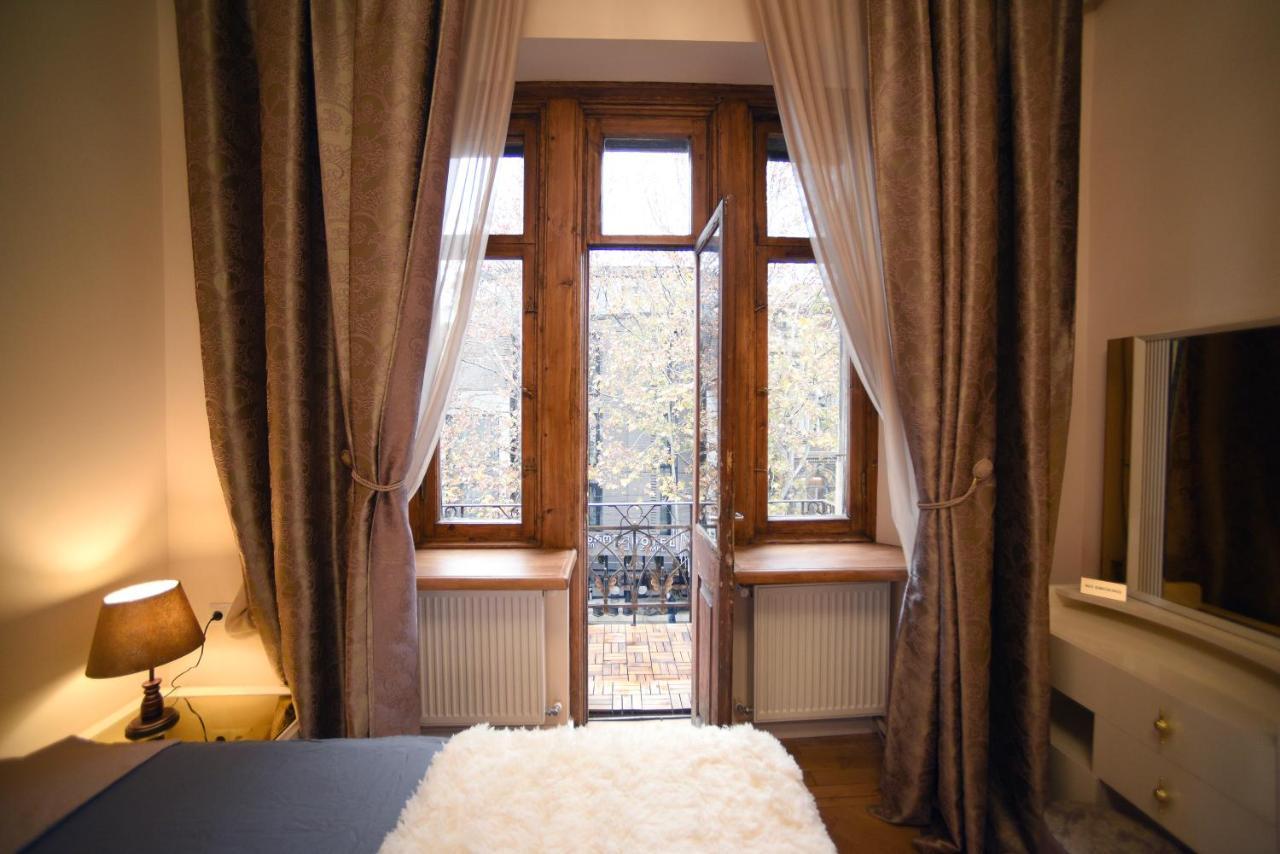 City Lux Hotel Tbilisi Bagian luar foto