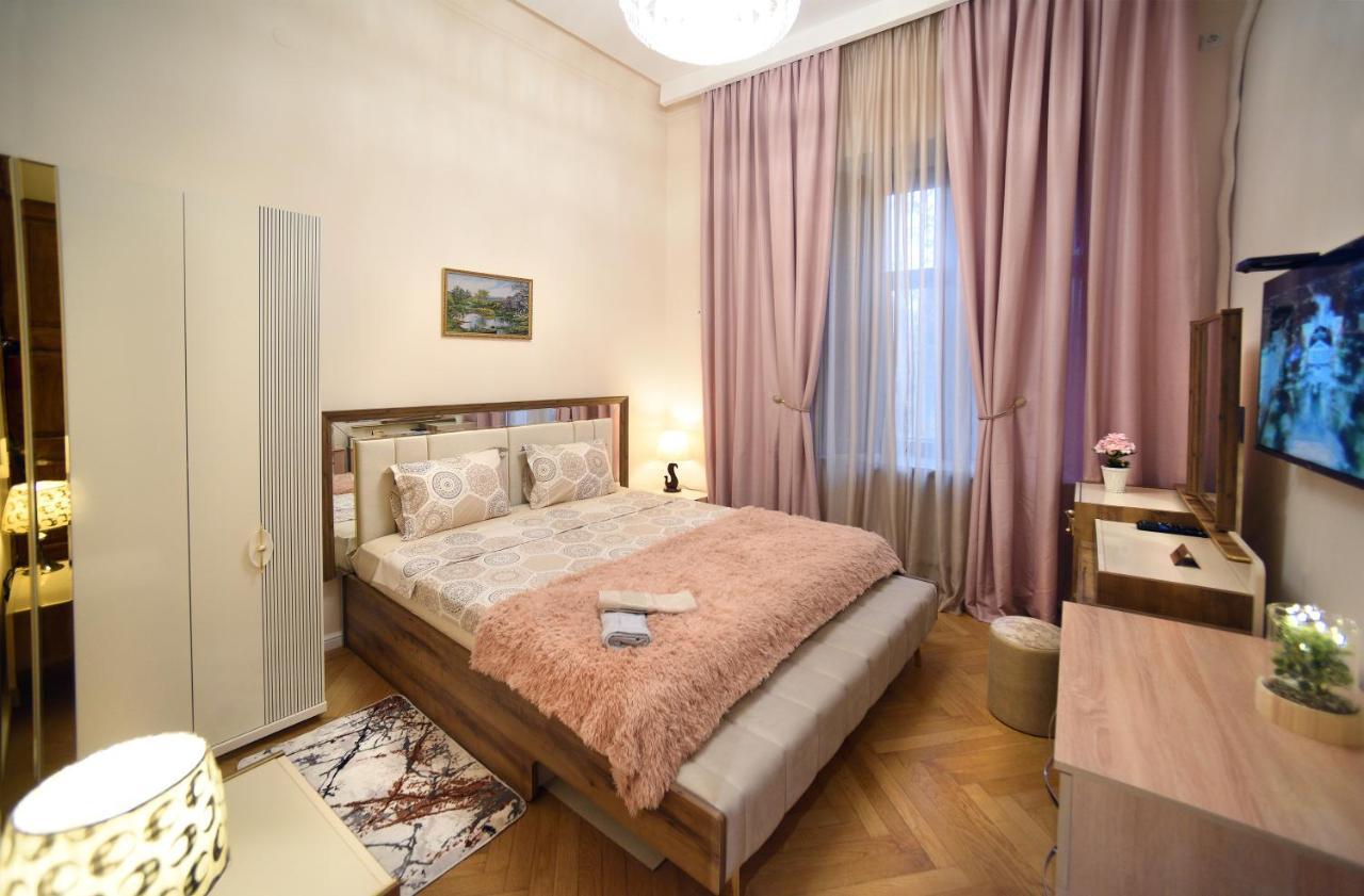 City Lux Hotel Tbilisi Bagian luar foto